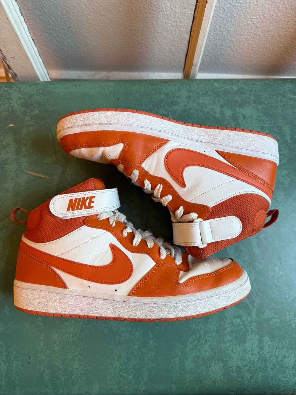 Nike Boy’s Mid-Top Sneakers in Orange and White 6.5Y CD7782-128